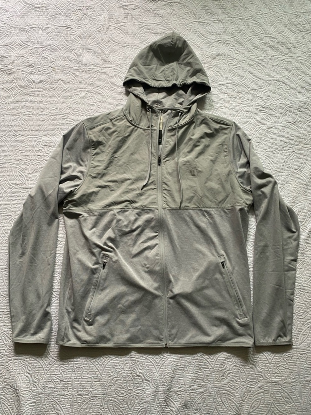 Vuori Men's Hooded Lightweight Full-Zip Jacket in Light Gray